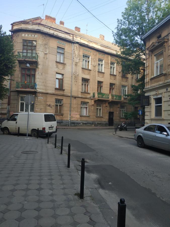 Центр помешкання цілком для друзів та сімї Львів Екстер'єр фото