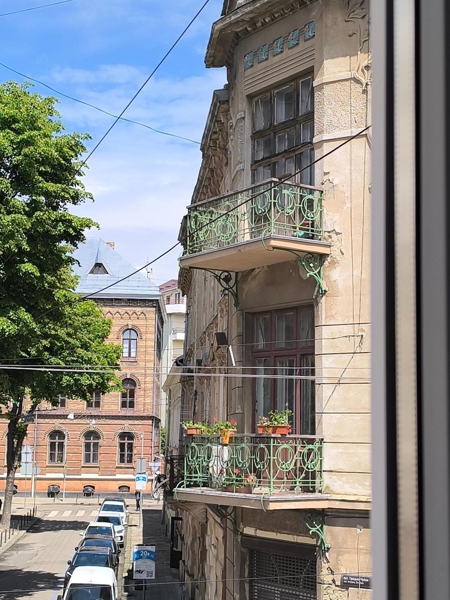 Центр помешкання цілком для друзів та сімї Львів Екстер'єр фото